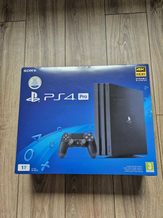 PlayStation 4 Pro 1Tb + 2 Pady ze stacją ładującą + 2x Move