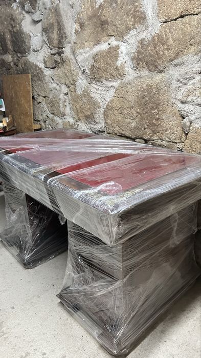 Secretaria restaurada de pau santo em perfeito estado