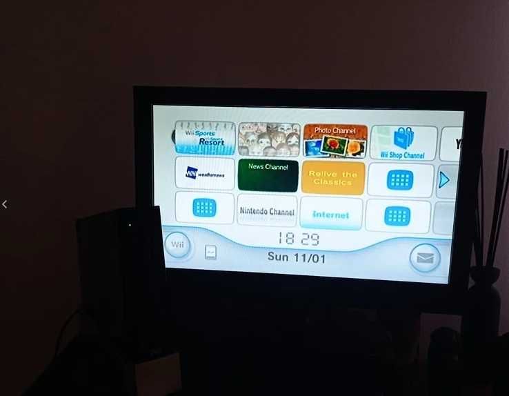 Nintendo Wii Preta + Caixa + Jogo + 2 Comandos + Acessórios