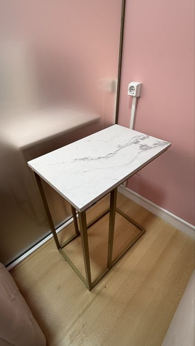 Mesinha de apoio base de metal e tampo madeira