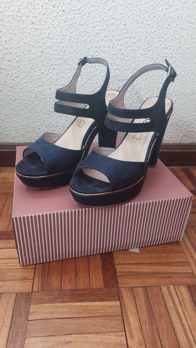 Sandálias salto alto