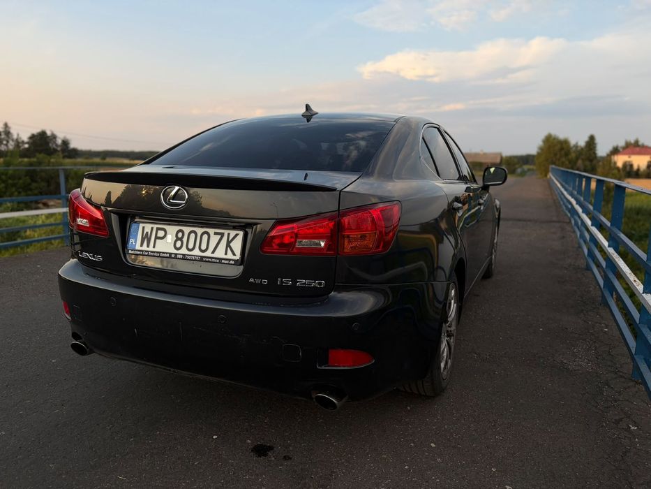 Lexus IS