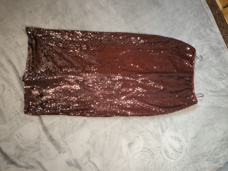 Юбка з паєтками червона