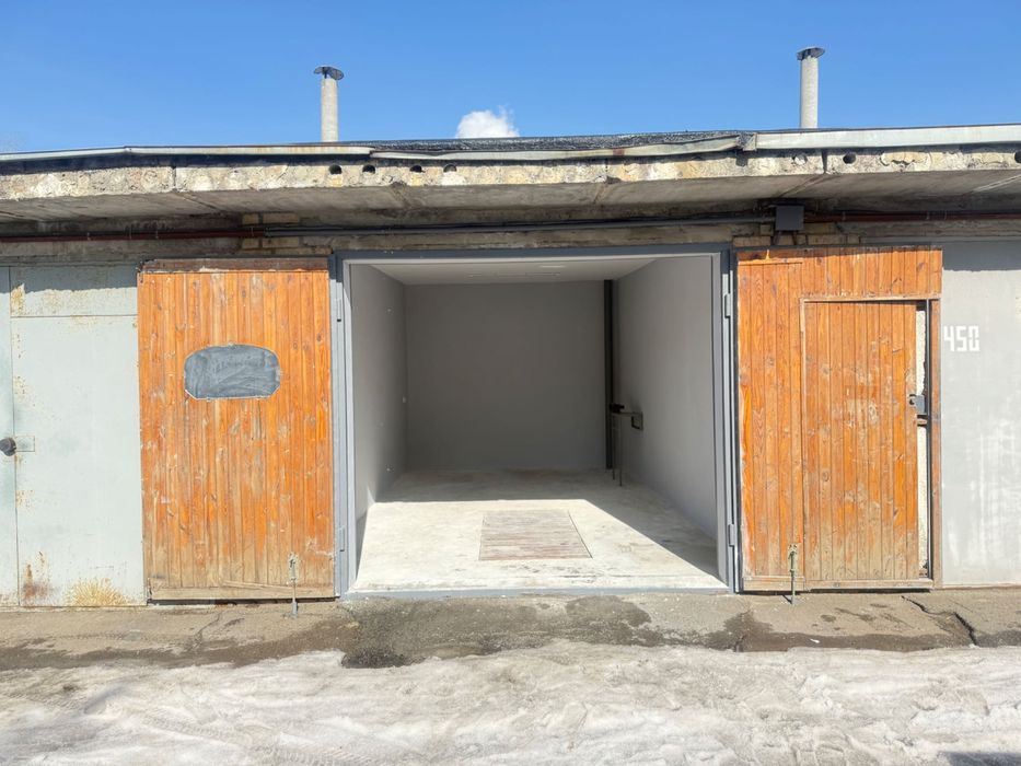 Гараж з цегли ,Братиславська, 52