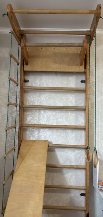 Дитяча шведська стінка