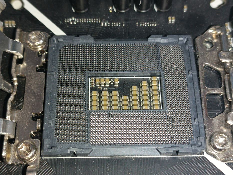Материнська плата Asus Prime Z790-A WiFi погнуті ніжки сокет 1700