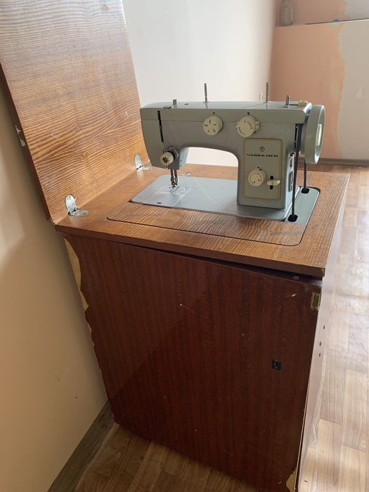 Швейная машинка Чайка 142 м