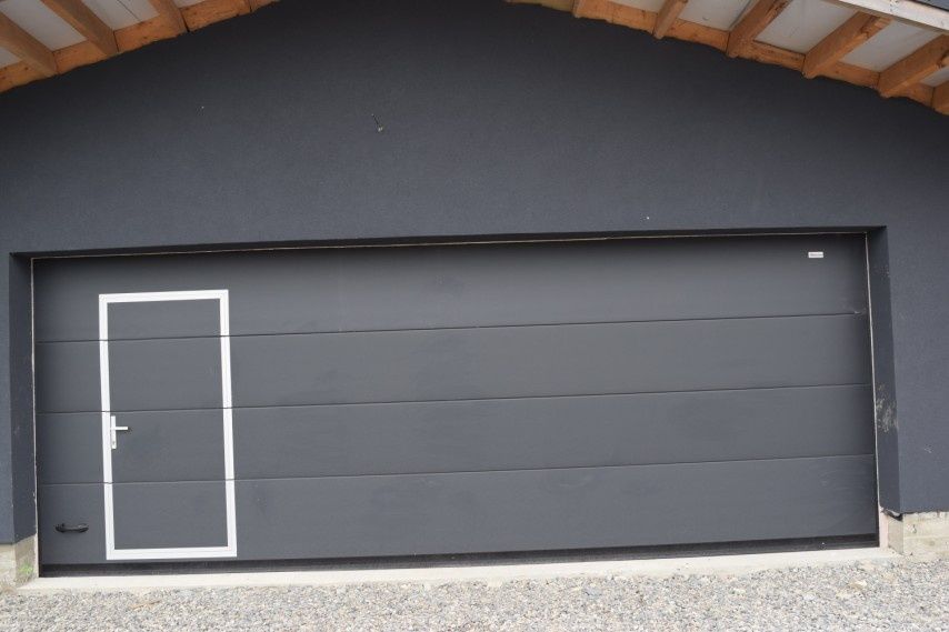 Гаражні ворота секційні