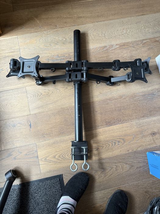 Uchwyt regulowany 4 monitory