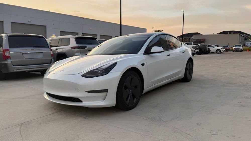 Tesla Model 3 Long Range      2022