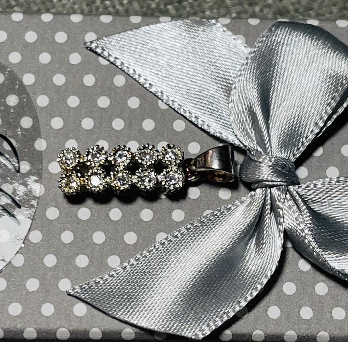 Wisiorek srebro cyrkonie efektowny nowy prezent