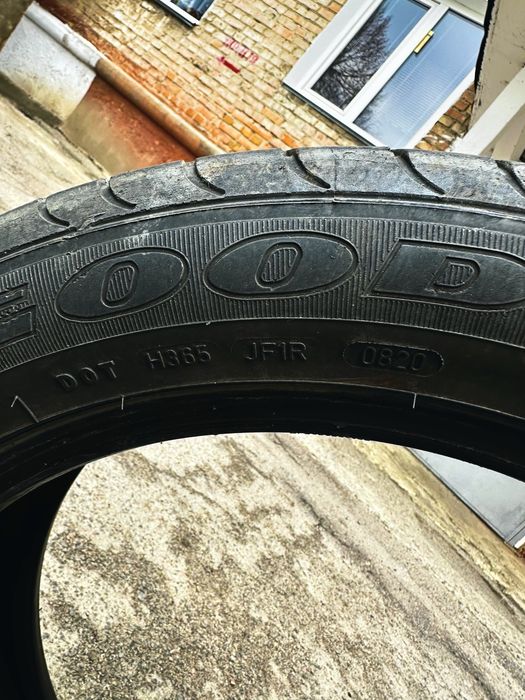 Літня гума GoodYear EfficientGrip R17 235/50