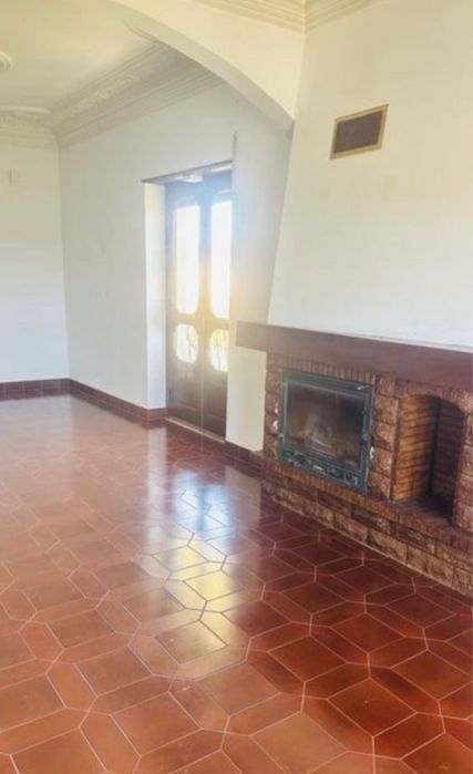 Aluga casa T3 com luz e água incluido