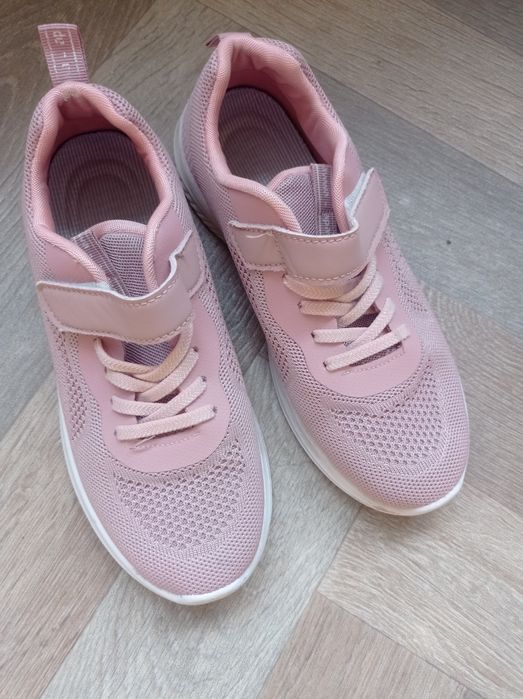 Кросівки для дівчини р.36