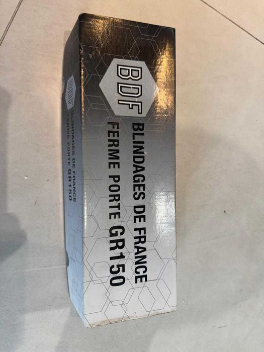 Fechamento automático da porta com cilindro GR150 em/braço STD.  GROOM