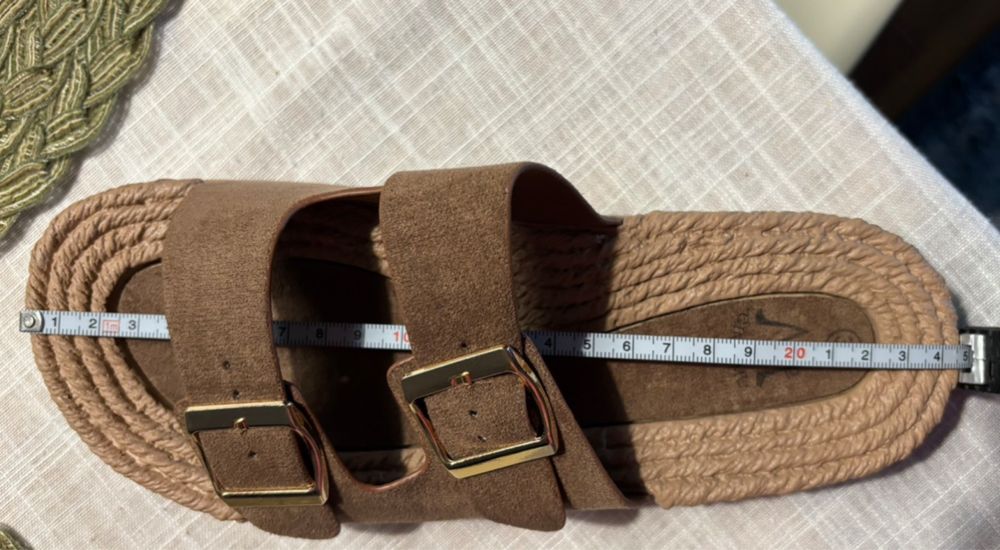Klapki z ozdobnymi klamrami 36/24,5cm