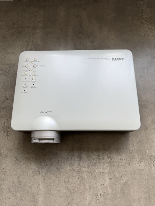 Проектор Sanyo PLC-XU88 з VGA-HDMI кабелем