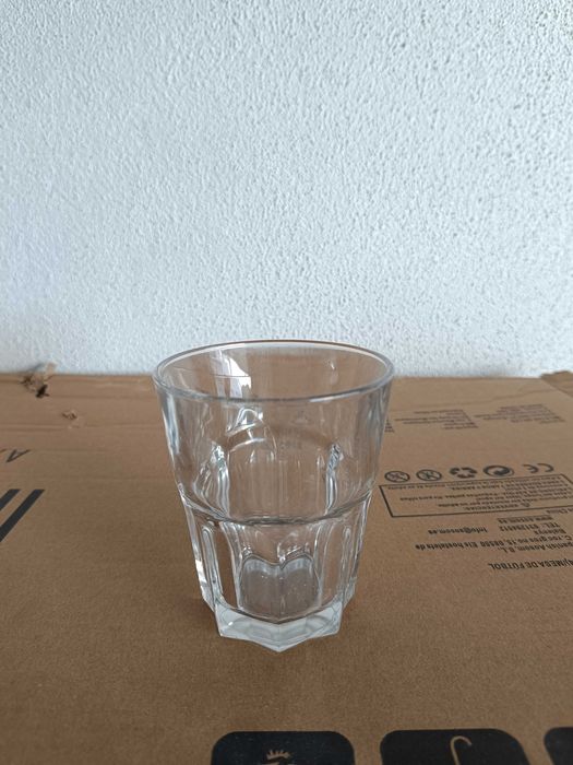 Excedente de equipamentos e utensílios de restauração