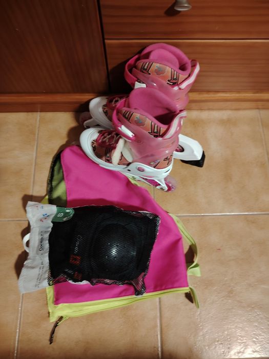 Patins em linha rosa e branco da deeply com protetores