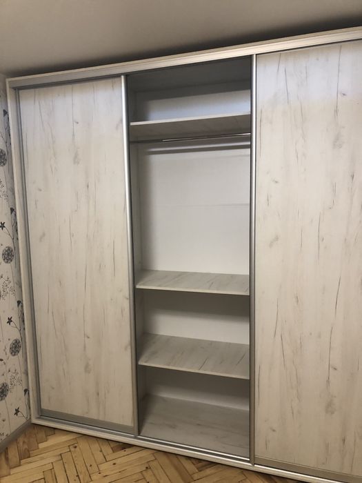 Шкаф купе со склада и под заказ.прихожие,кухни.
