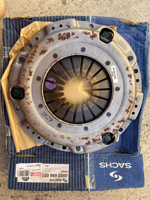 Нажимний диск зчеплення Honda
3082696001