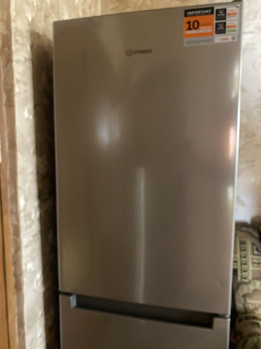 Холодильник indesit