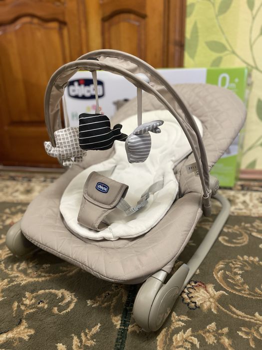 Крісло-гойдалка шезлонг від Chicco