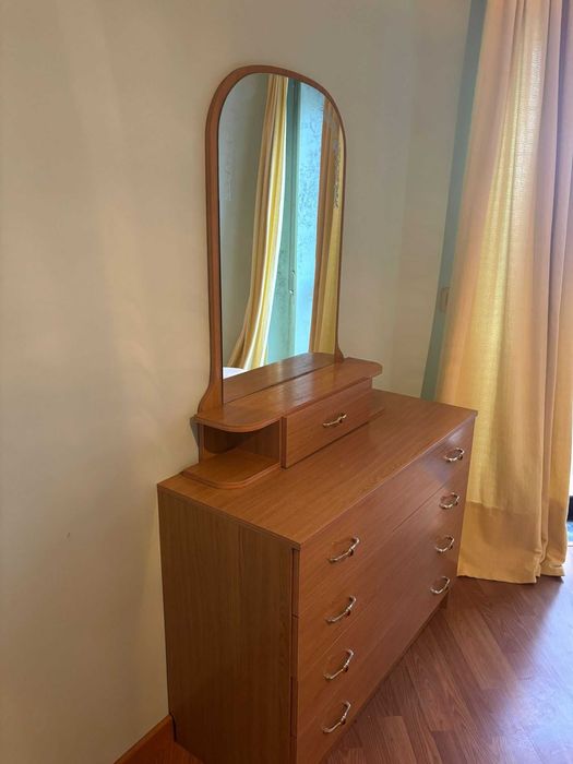 Cómoda com espelho