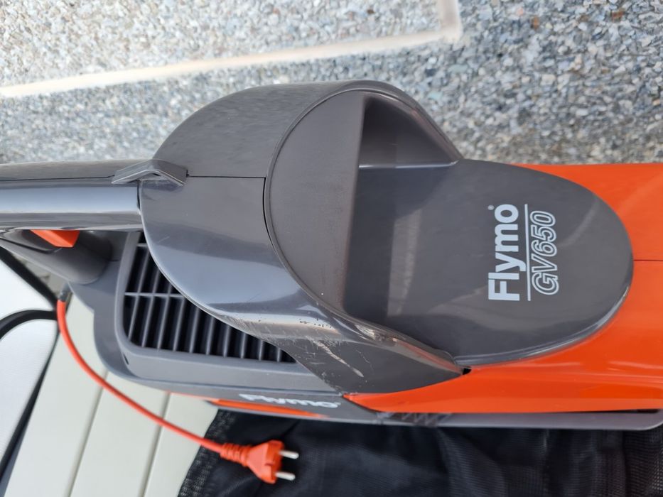 садовий пилосос-повітродув Flymo GardenVac