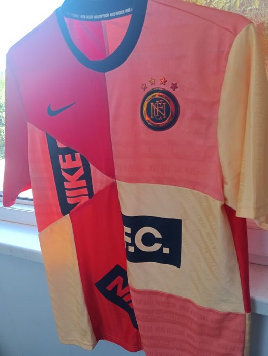 футболка nike football club в идеальном состоянии