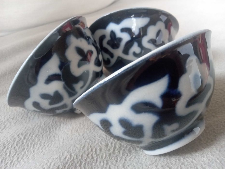 Uzbekistan. Miseczki ceramiczne z pięknym wzorem