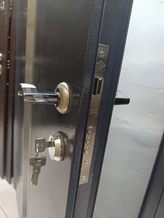 Двері вхідні металеві