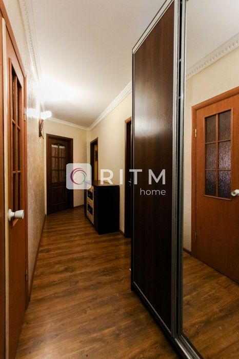 4-к. квартира з меблями та ремонтом за вул. Відродження