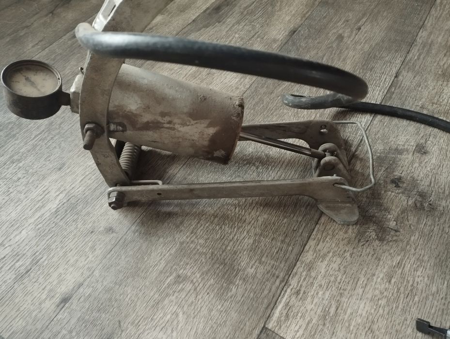 Ножной автомобильный насос