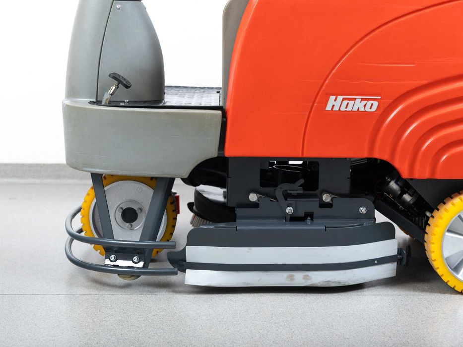 Szorowarka Hako Hakomatic B750 R NOWE BATERIE 1006h 4800m²h 21000netto ...