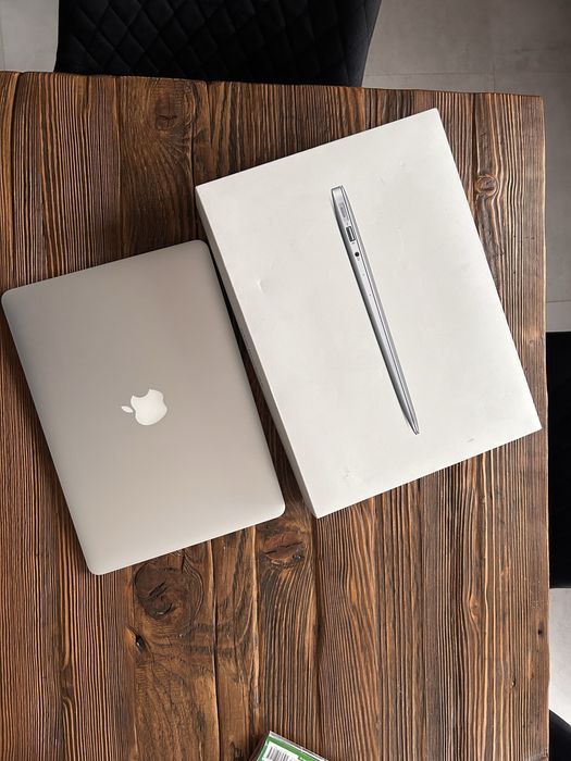 MacBook Air 13” 128 GB SSD 8 GB RAM