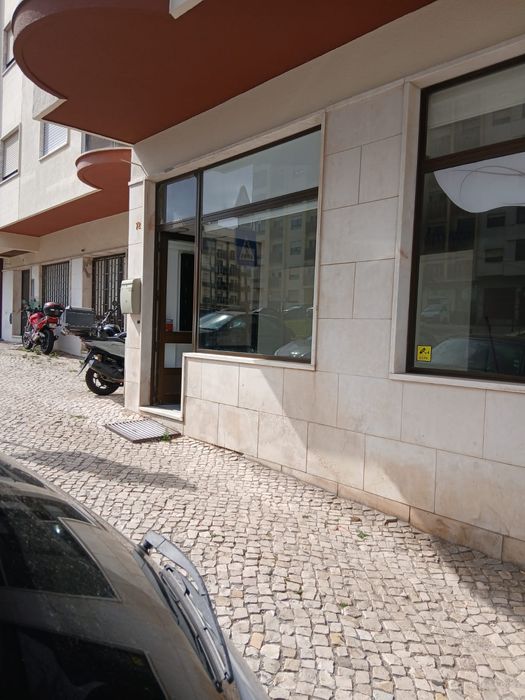 Arrenda se loja 42m Cacém  Casal Cotão