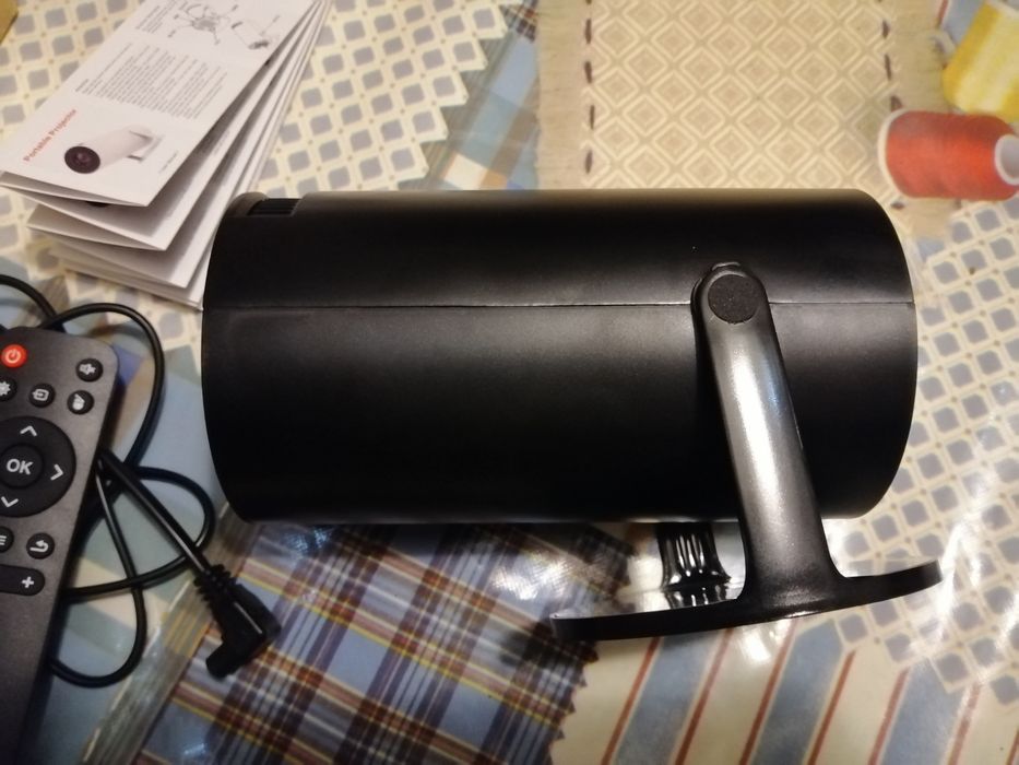 Проектор F100. Новий.