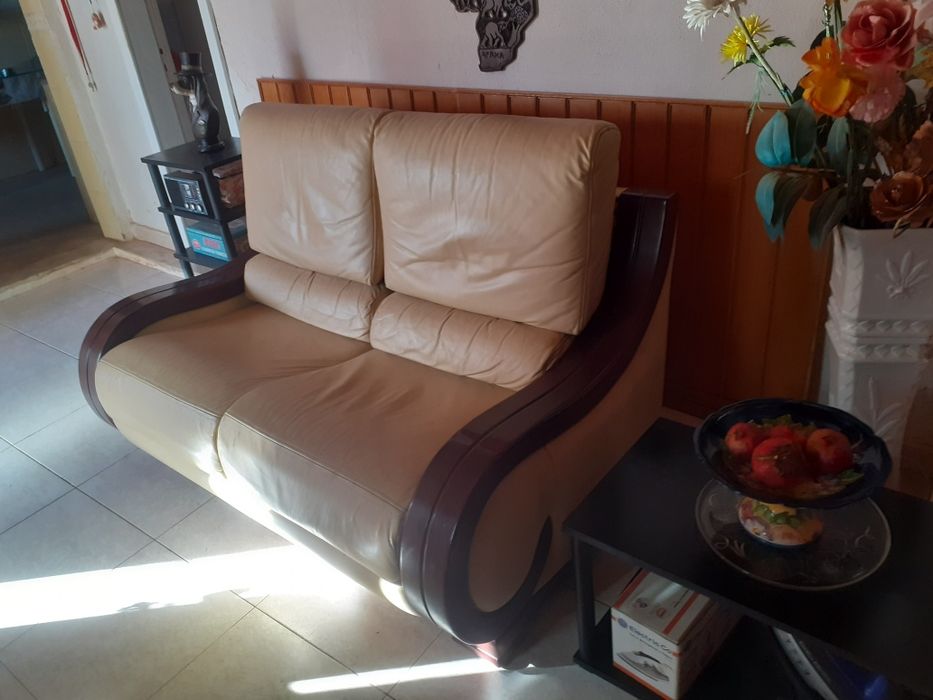 Sofá de pele em estado impecável
