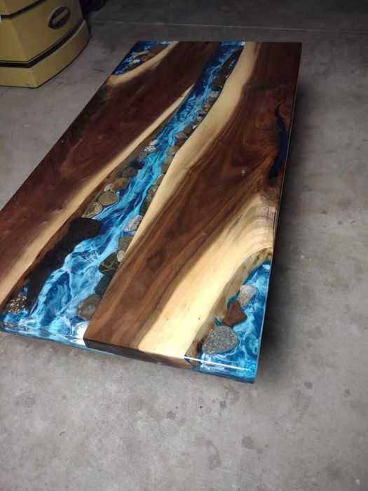 Stół z zywicy epoksydowej