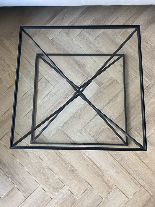 Stolik kawowy szklany w stylu loft