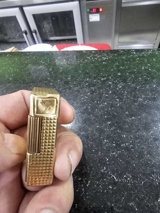 Esqueiro dupont em ouro usado