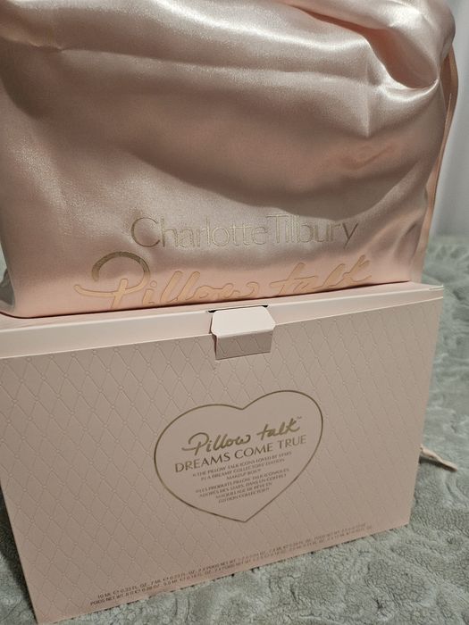 Kuferek z kosmetykami Charlotte Tilbury
