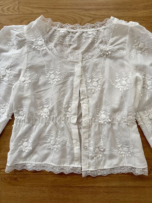 Blusa branca rendada