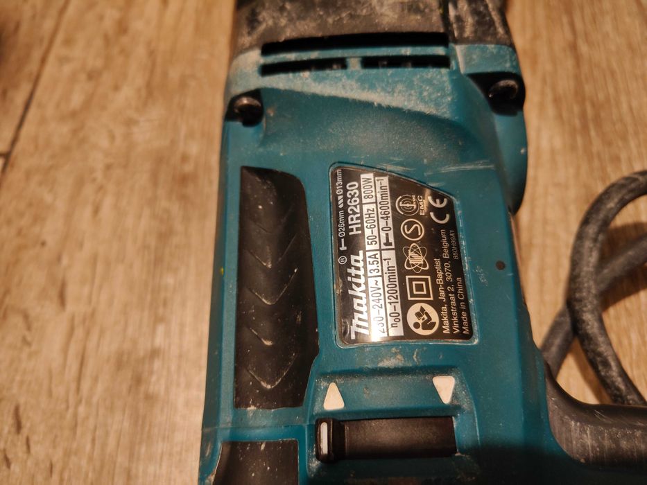 Młotowiertarka Makita HR2630, 800W Wiertarka udarowa walizka