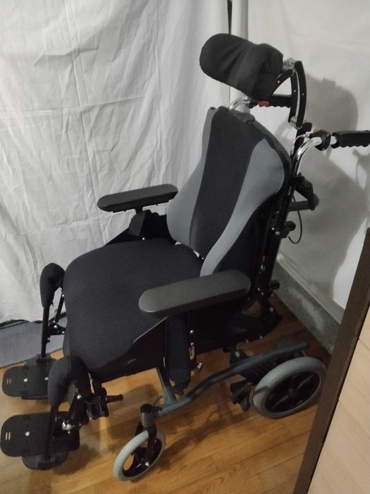Cadeira de rodas de passeio marca Orthos