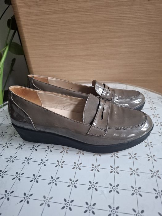 Włoskie lakierowanej mokasyny z naturalnej.skory , kolor oliwka r.37