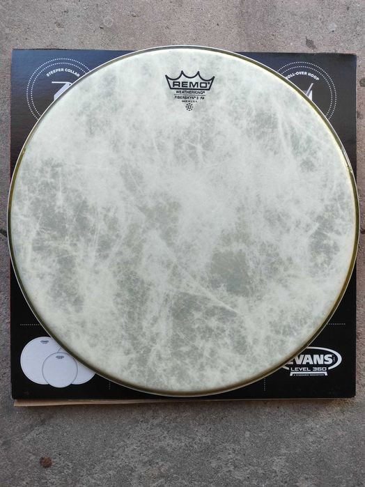 Pele Bateria (NOVA) Remo Fiberskin 3 14"