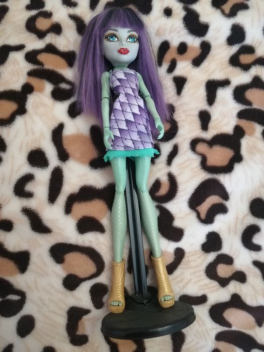 Boneca para menina com suporte