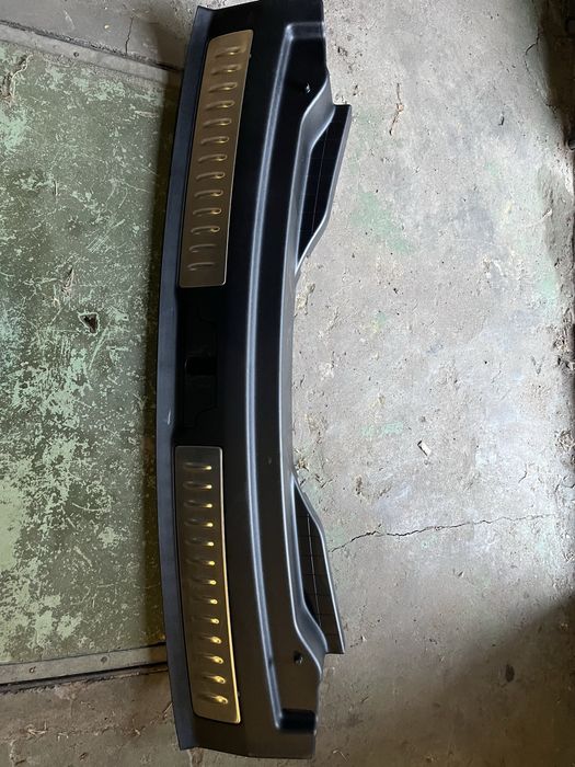 Накладка багажника нижняя Range Rover Velar